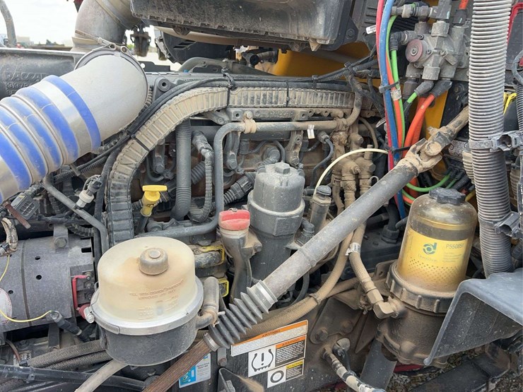 2016-peterbilt-579-image-32