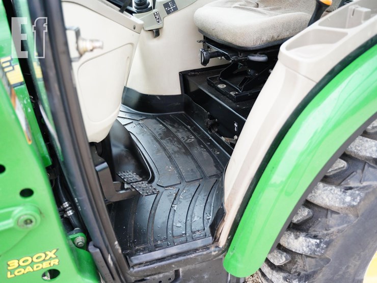 2007-john-deere-3320-image-35