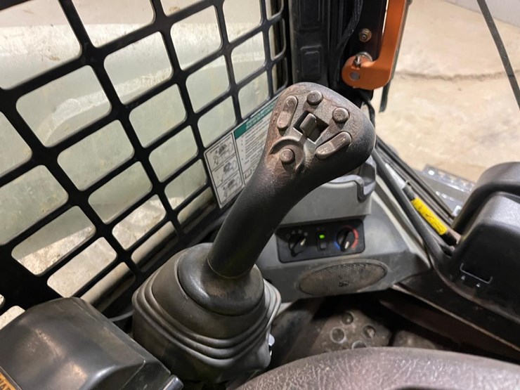 2017-bobcat-s740-image-22