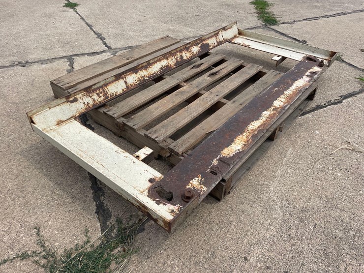 international-1460-to-2188-combine-adapter-plate-image-1