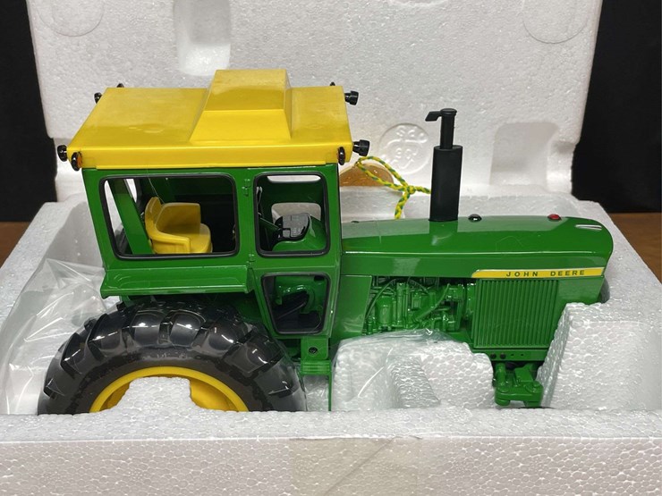 1/16-john-deere-4520-2001-nfts-nib-ertl-image-5