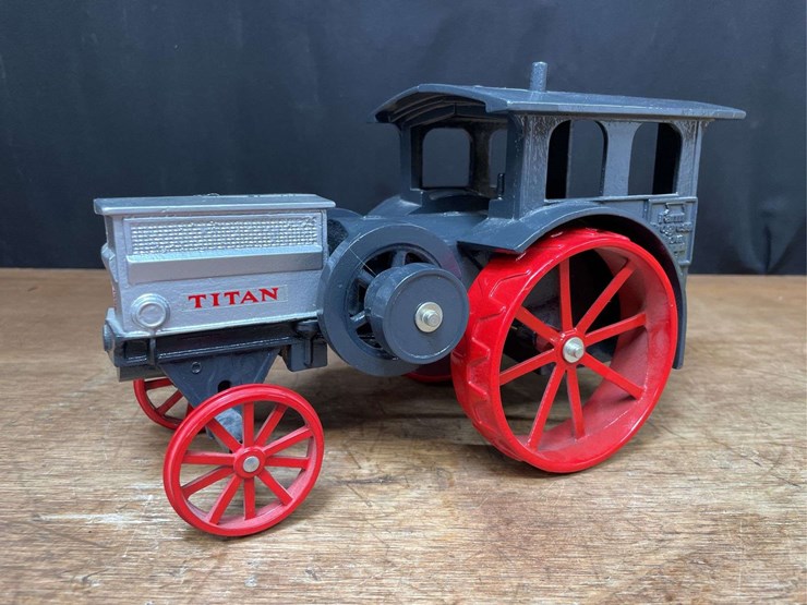 1/16-ihc-titan-oil-tractor-1991-fps-sm-image-1