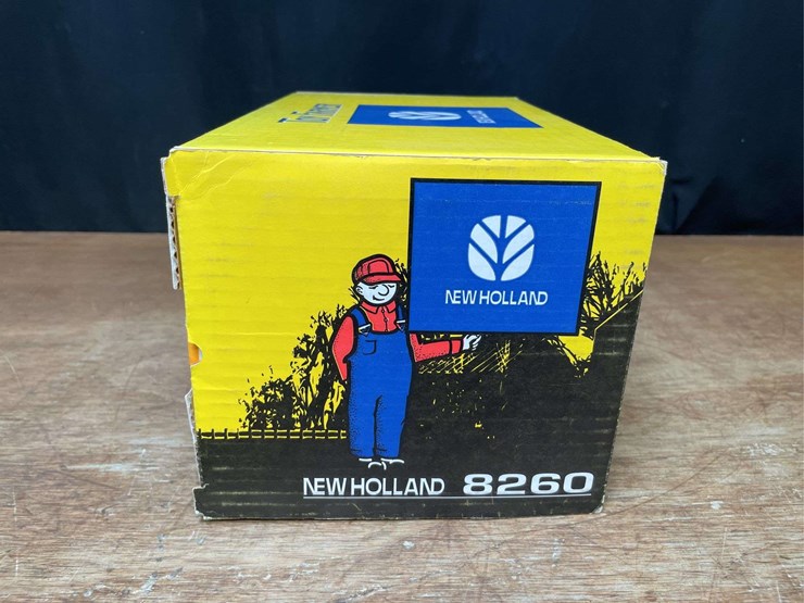 1/16-new-holland-8260-1997-nfts-nib-ertl-image-19