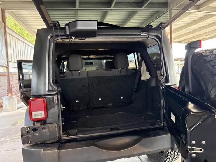 2017-jeep-wrangler-image-30