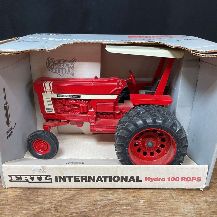 1/16 IH Hydro 100 Special Edition NIB Ertl