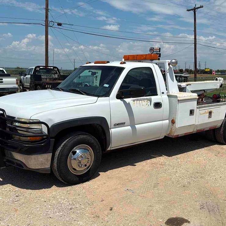 2001 CHEVROLET TOW TRUCK
