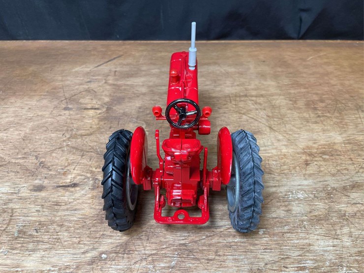 1/16-farmall-super-m-ta-1991-nfts-nib-ertl-image-7