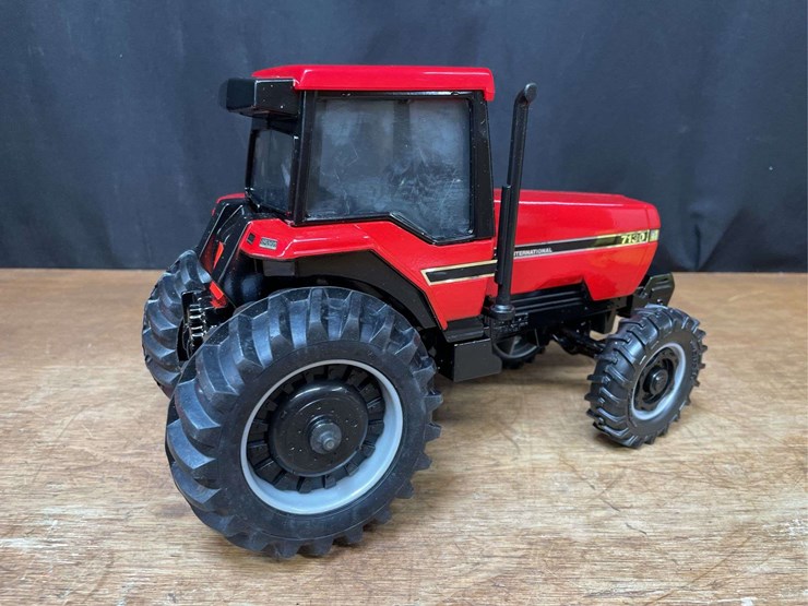 1/16-case-ih-magnum-7130-1987-denver-nib-ertl-image-9