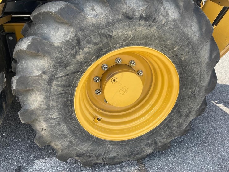 2019-caterpillar-440-image-14