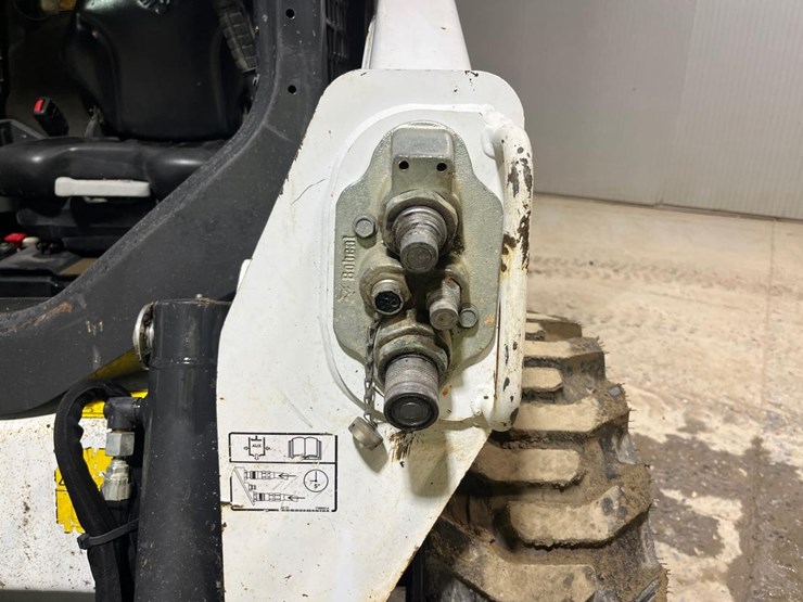 2022-bobcat-s590-image-11