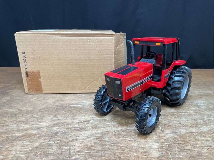 1/16-ih-5488-1984-first-edition-nib-ertl-image-1