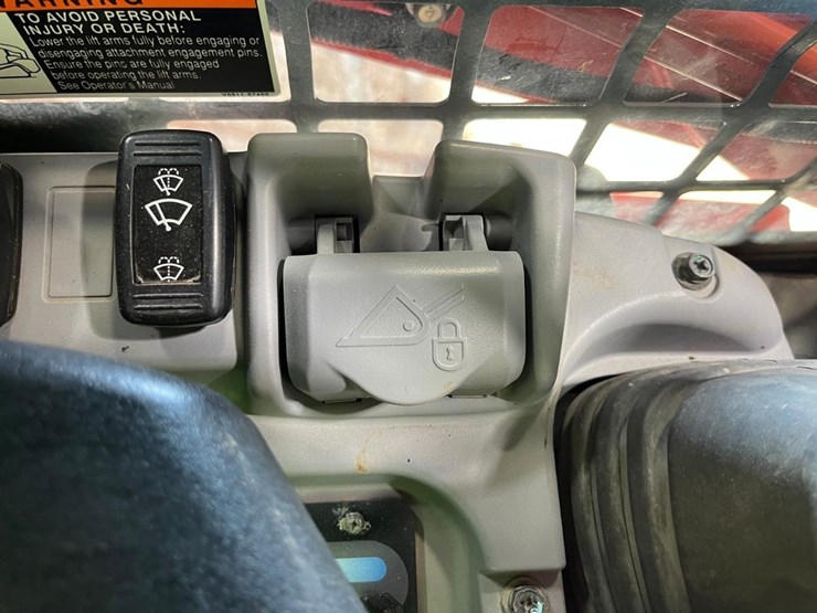 2022-kubota-svl97-2-image-31