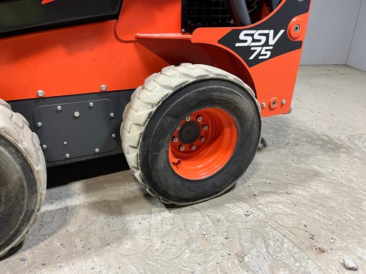 2023-kubota-ssv75-image-13