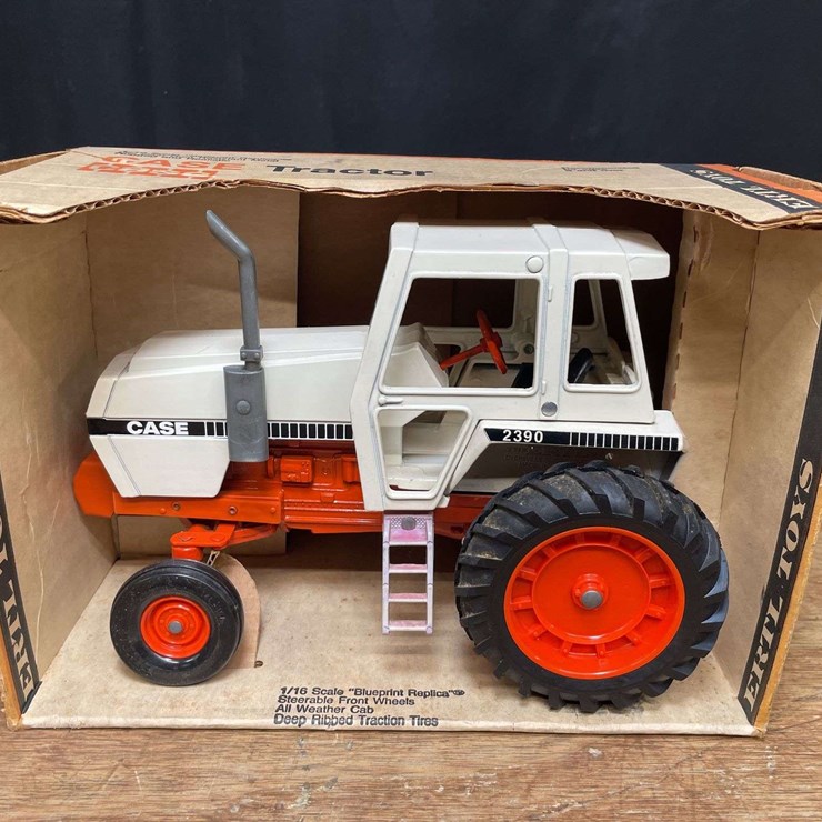 1/16 Case 2390 NIB Ertl