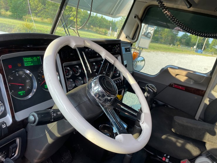 2020-kenworth-w900l-image-9