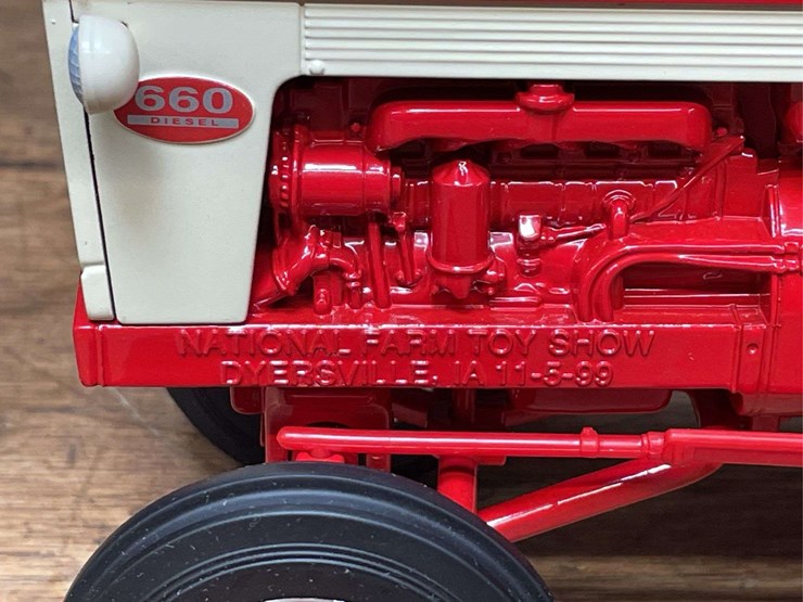1/16-ih-660-1999-nfts-nib-ertl-image-5