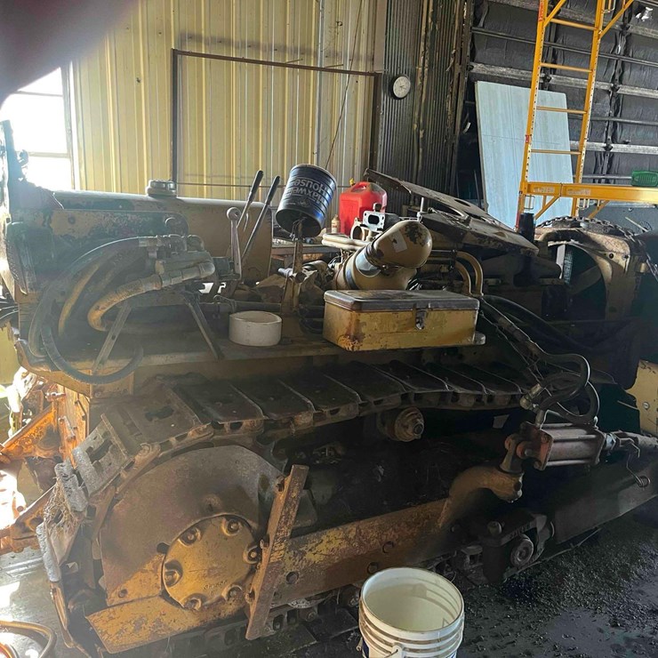 CATERPILLAR D2