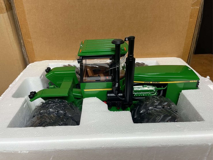 1/16-john-deere-8850-prestige-nib-ertl-image-3