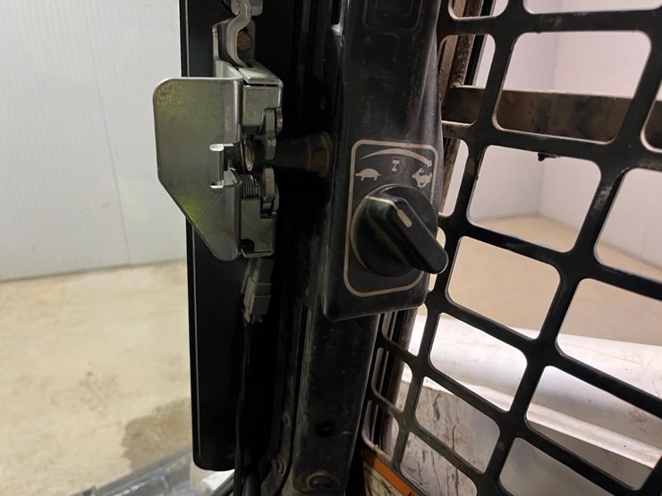 2017-bobcat-s740-image-25