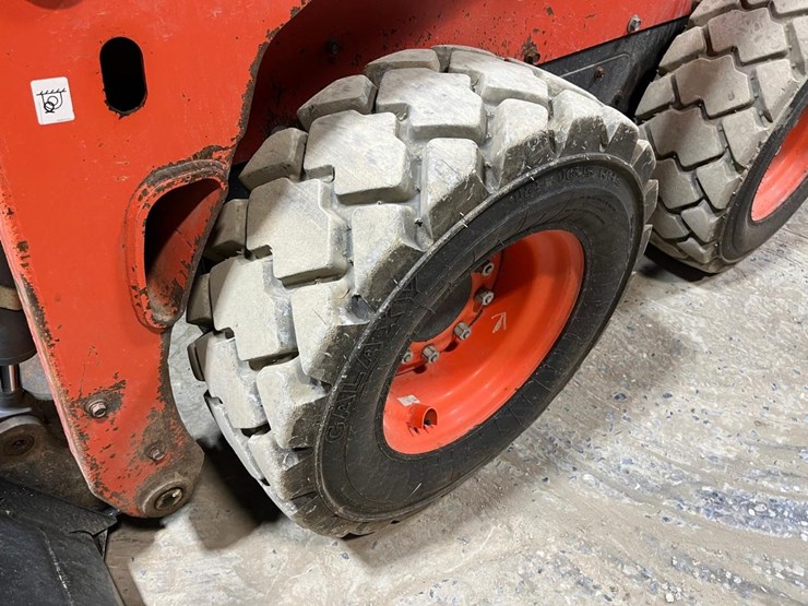 2022-kubota-ssv65-image-12