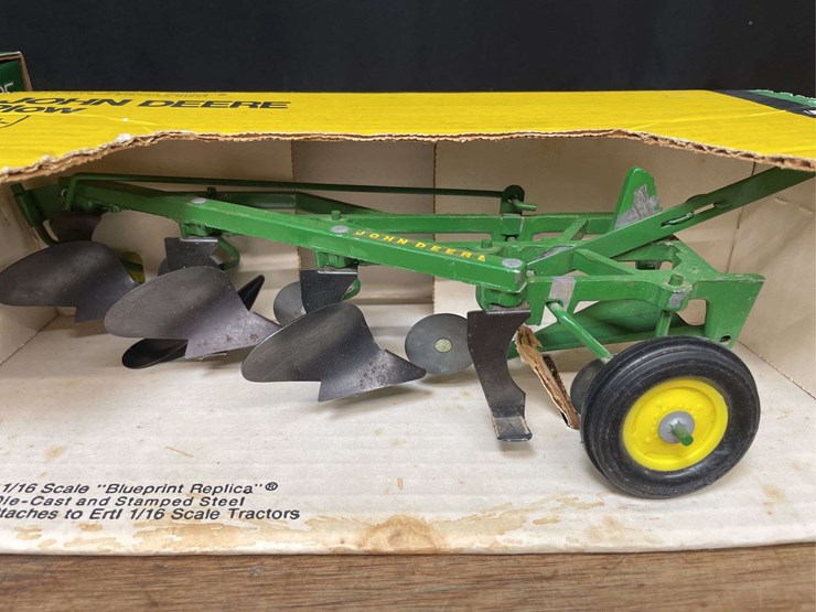 (2)-1/16-john-deere-plow-+-baler-nib-ertl-image-3