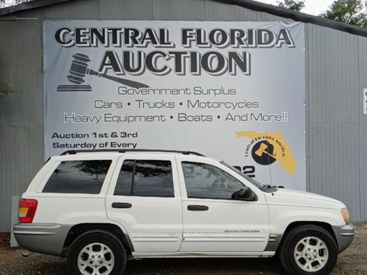 2002-jeep-grand-cherokee-laredo-image-1