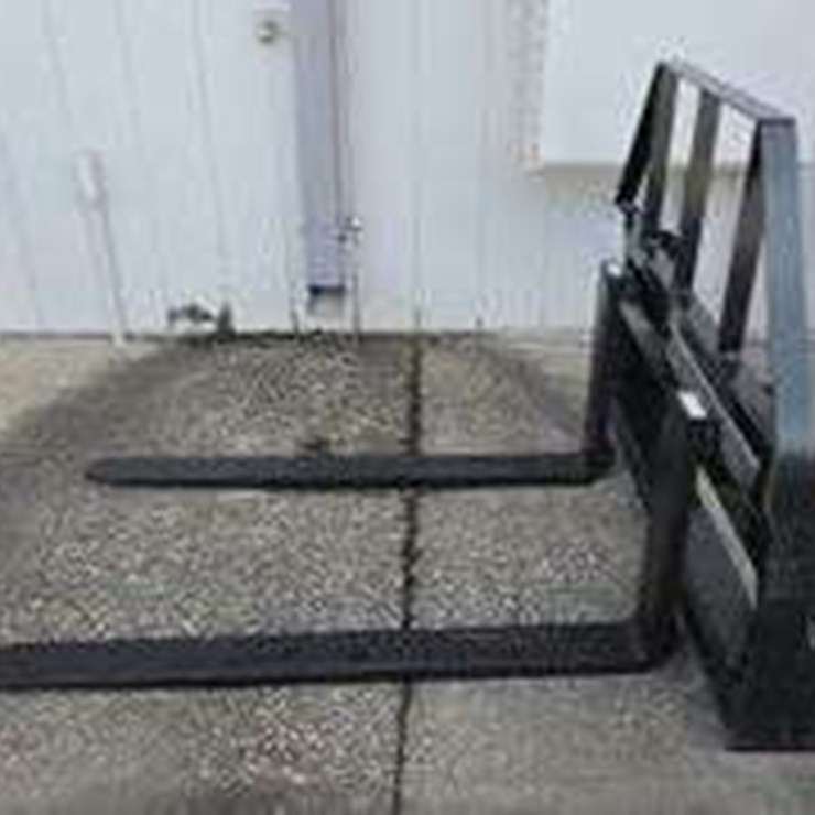 Skid Steer Adjustable Pallet Fork, Model SA11100