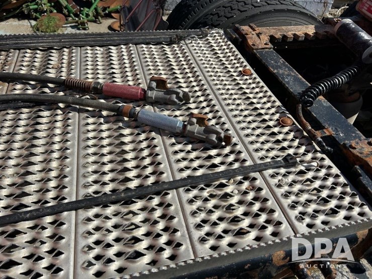 2007-peterbilt-387-image-32