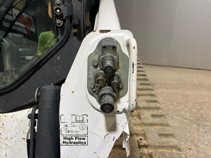 2015-bobcat-t770-image-11