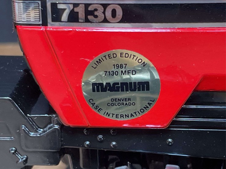 1/16-case-ih-magnum-7130-1987-denver-nib-ertl-image-4