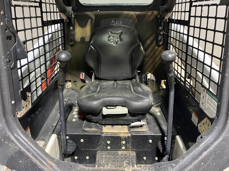 2019-bobcat-t450-image-21