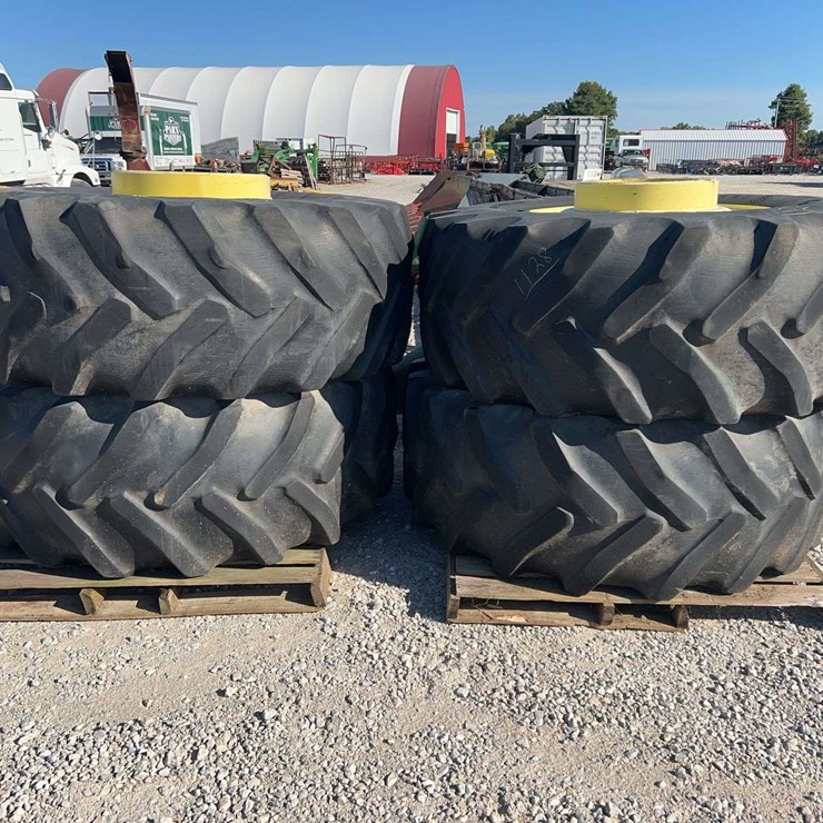 JOHN DEERE 710