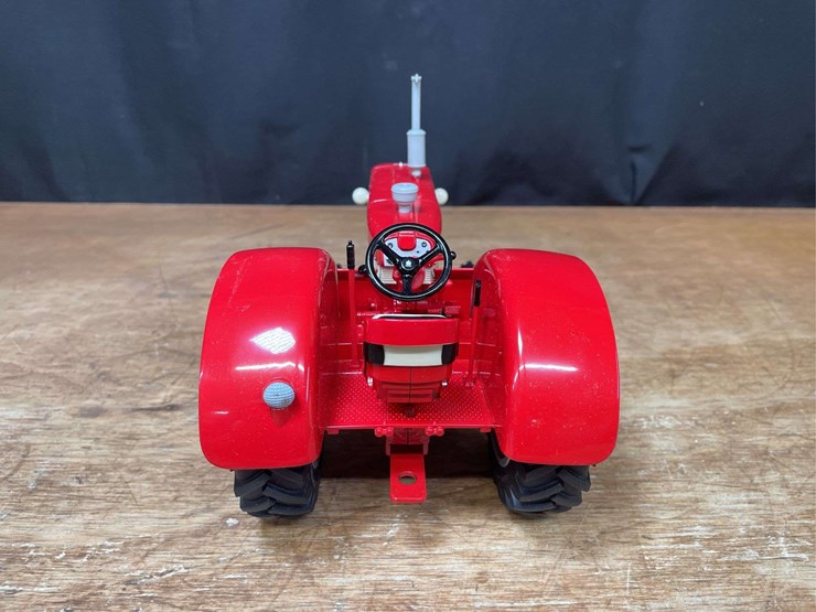 1/16-ih-660-1999-nfts-nib-ertl-image-7