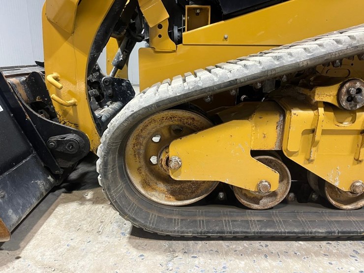 2023-caterpillar-259d3-image-13