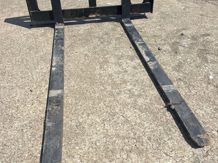 giyi-skidloader-pallet-forks-image-6