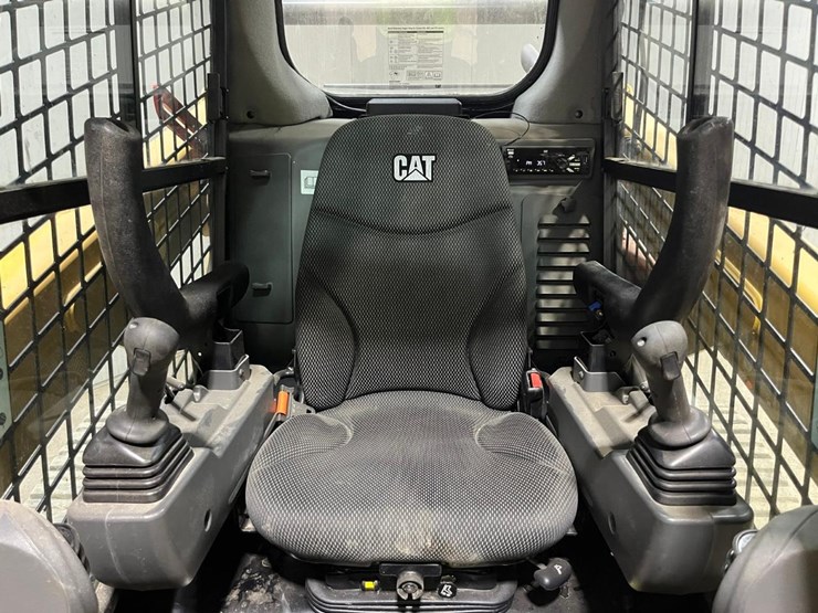 2020-caterpillar-259d3-image-22
