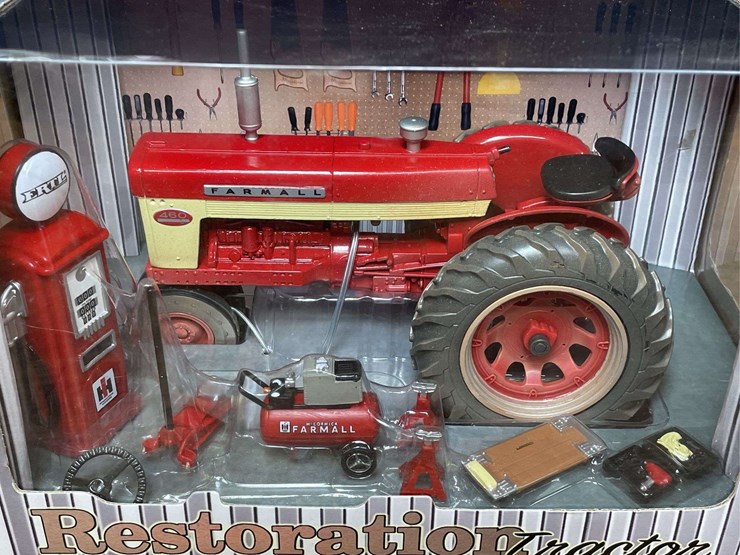 1/16-farmall-460-restoration-nib-ertl-image-2