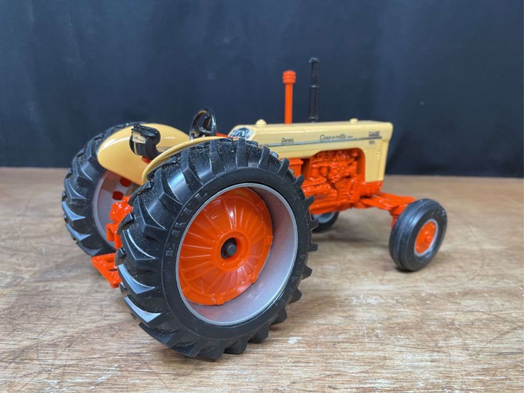 1/16-case-800-1990-nfts-nib-ertl-image-9