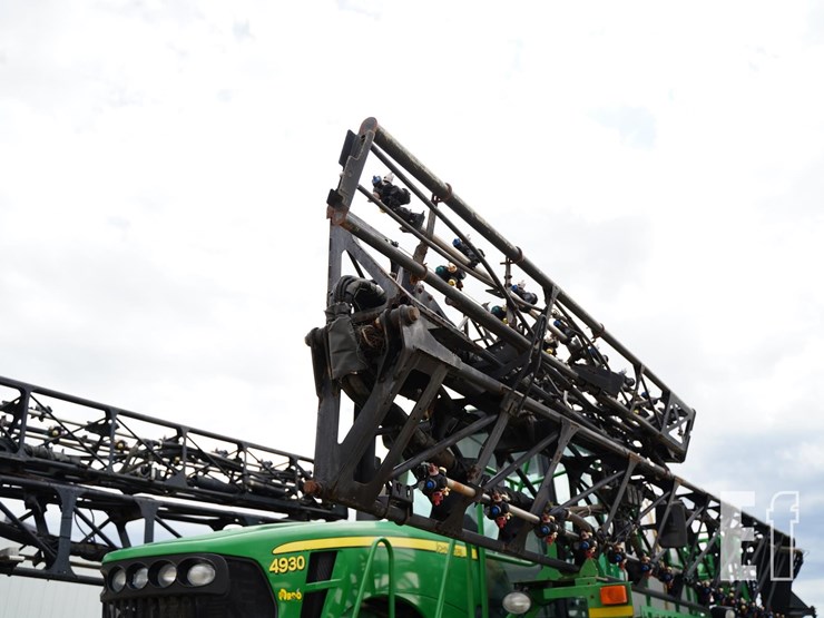 2011-john-deere-4930-image-11