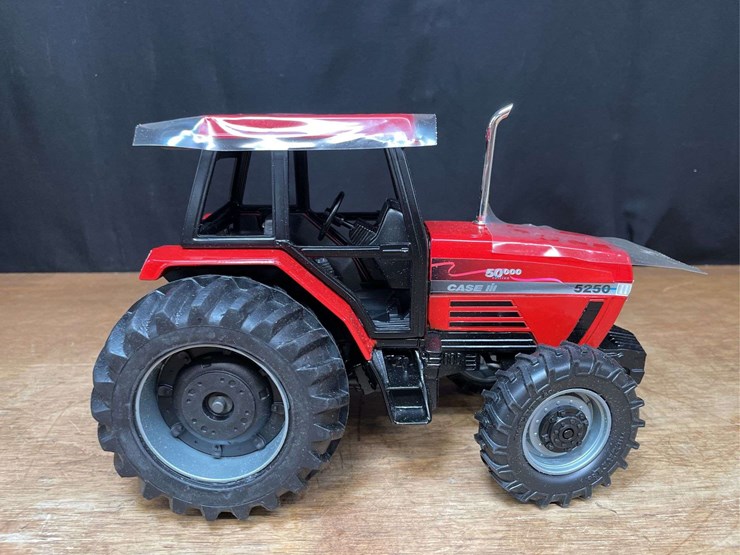 1/16-case-ih-maxxum-5250-50,000th-nib-ertl-image-9