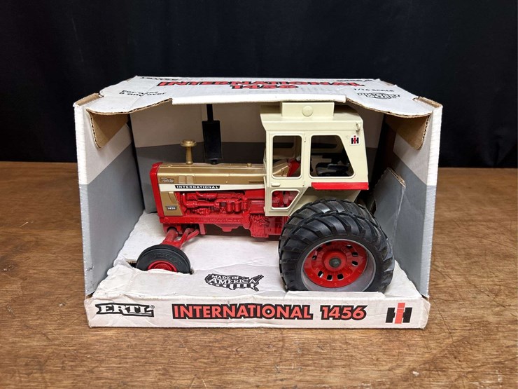 1/16-ih-1456-gold-demonstrator-collector-nib-ertl-image-1