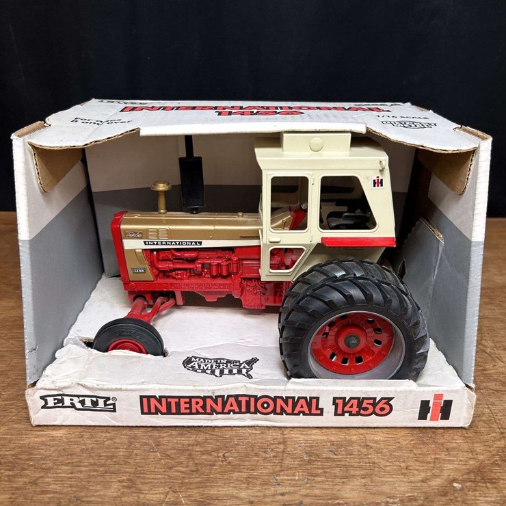 1/16 IH 1456 Gold Demonstrator Collector NIB Ertl