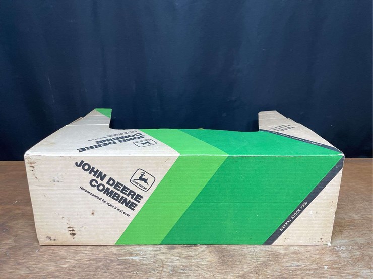 1/24-john-deere-titan-combine-nib-ertl-image-6