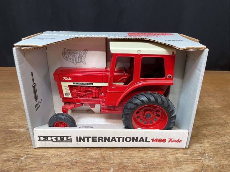 1/16-1466-special-edition-nib-ertl-image-1