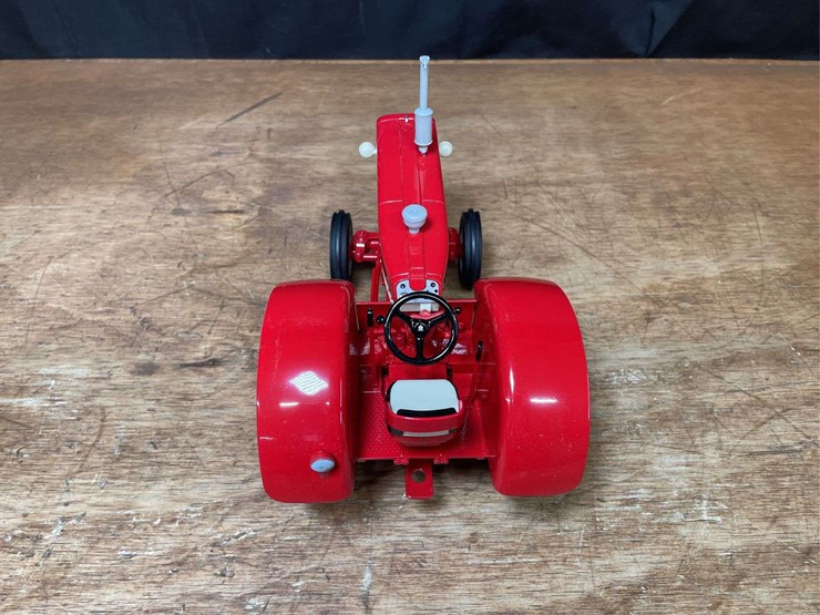 1/16-ih-660-1999-nfts-nib-ertl-image-8