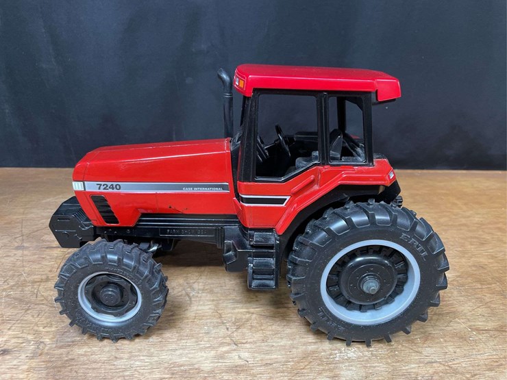 1/16-case-ih-magnum-7240-1994-farm-show-nib-ertl-image-3