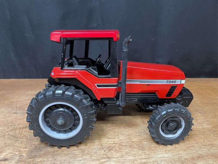 1/16-case-ih-magnum-7240-1994-farm-show-nib-ertl-image-9