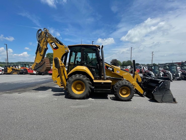 2019-caterpillar-440-image-6