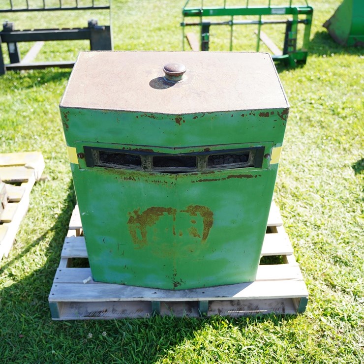 JOHN DEERE