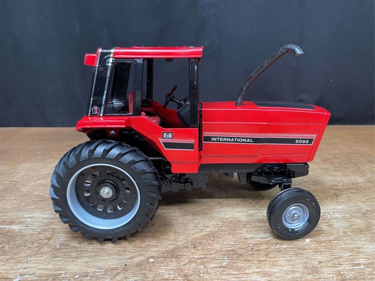 1/16-ih-5088-1981-special-edition-nib-ertl-image-9